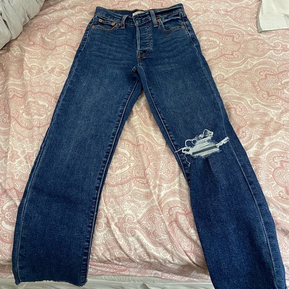 Size 23 Levi’s jeans - Picture 1 of 4